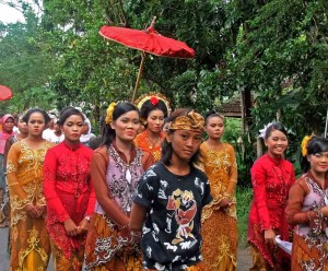Lombok Wedding Procession